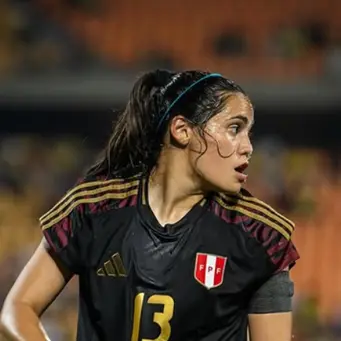 Mia León