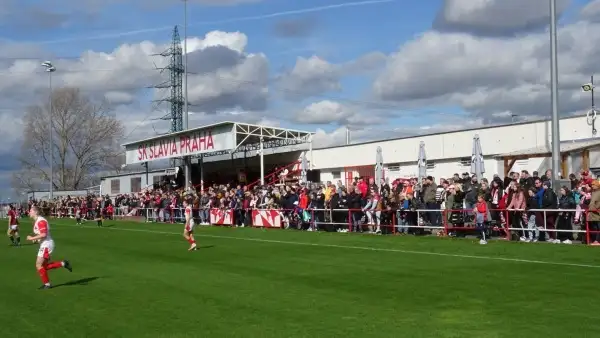 Stadion Horní Měcholupy