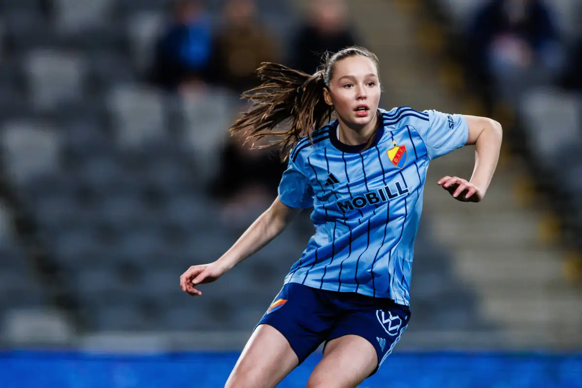 Teenager Zoe Källström follows in her father’s footsteps with debut