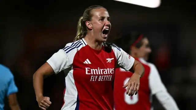 Arsenal reach Champions League group stage as Beth Mead inspires Häcken rout