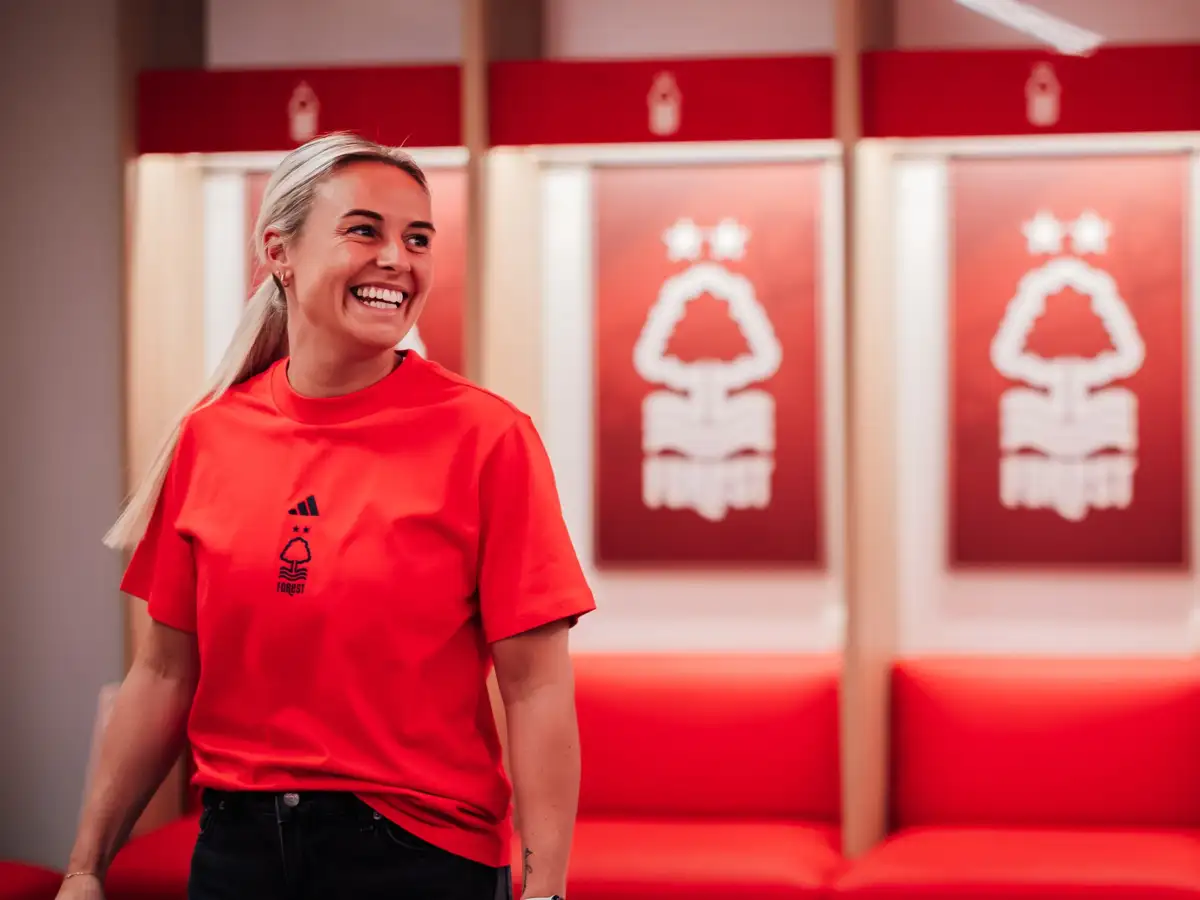 Kirsty Smith signs for Nottingham Forest