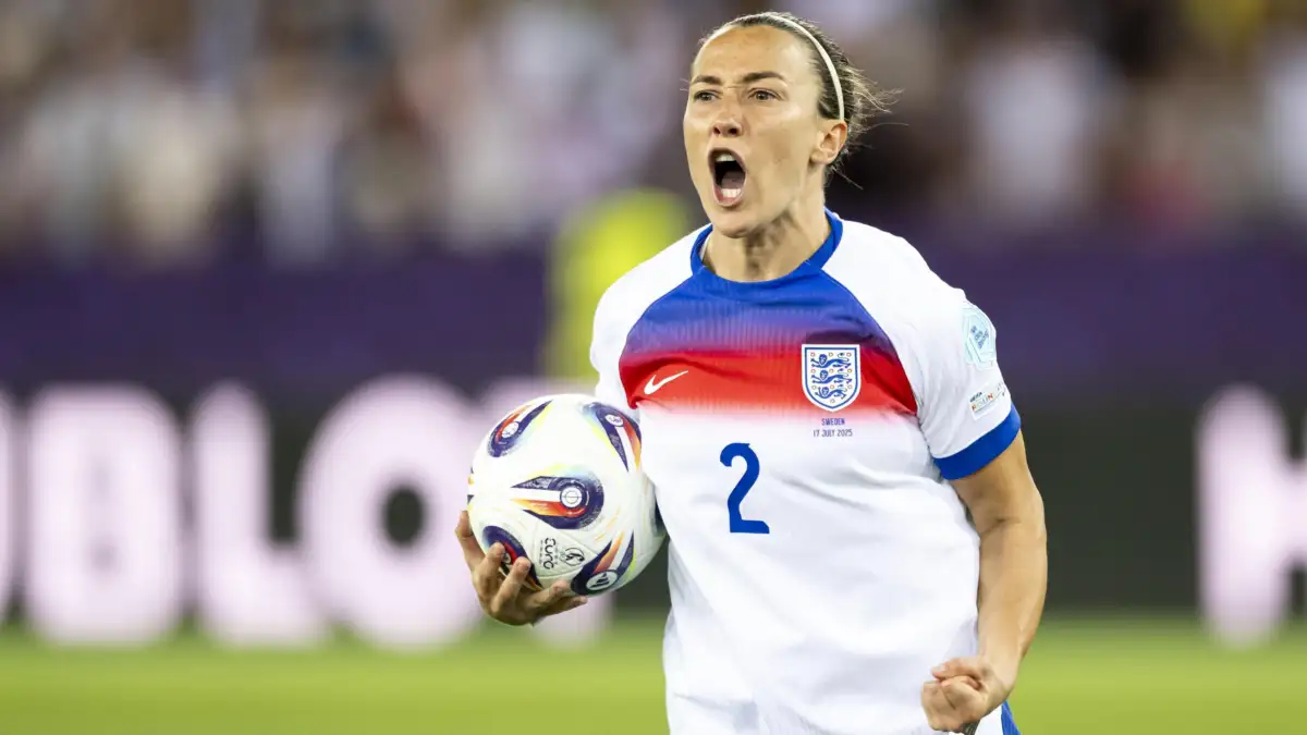 Tough as Bronze. England's right-back reveals she played with fractured tibia