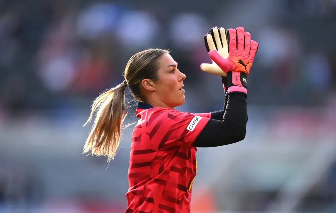 ‘IT’S HARD TO LEAVE YOUR HOME COUNTRY’ – MARY EARPS ON LEAVING MANCHESTER UNITED TO JOIN PSG