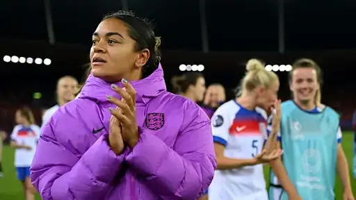 No more knees before matches. After racist attacks on Jess Carter, football is looking for other ways to fight racism