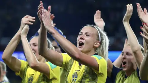 Hanna Glas retires from football