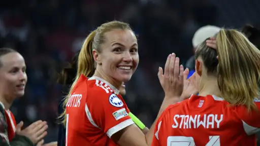 Captain stays. Viggósdóttir renewed her contract with Bayern