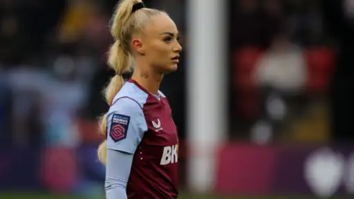 Alisha Lehman is heading back to WSL. Not even after a season in Como