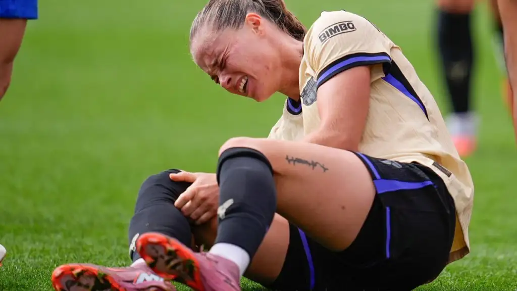 Barcelona's Ewa Pajor may have torn her ACL