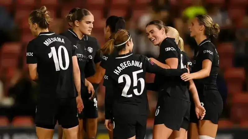 First goal for Grace Clinton in blue! Manchester City scores five