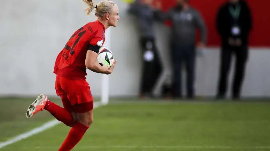 Pernille Harder scores hattrick | FC Bayern Munich vs. TSG Hoffenheim