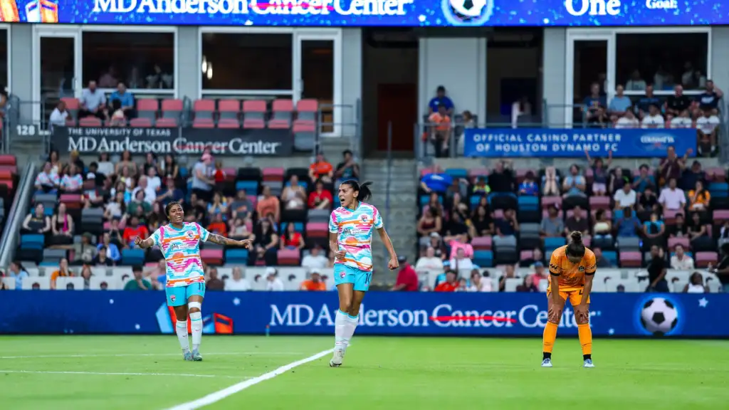 San Diego Wave confirmed its role as favourite and won 3:2 against Houston Dash
