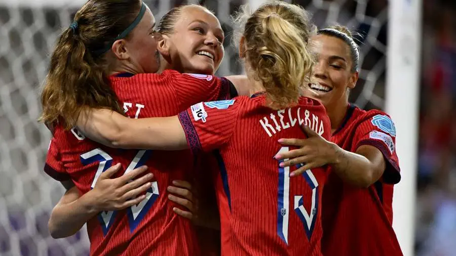 Norway advances to the quarterfinals undefeated, Iceland bids farewell with a 4:3 loss