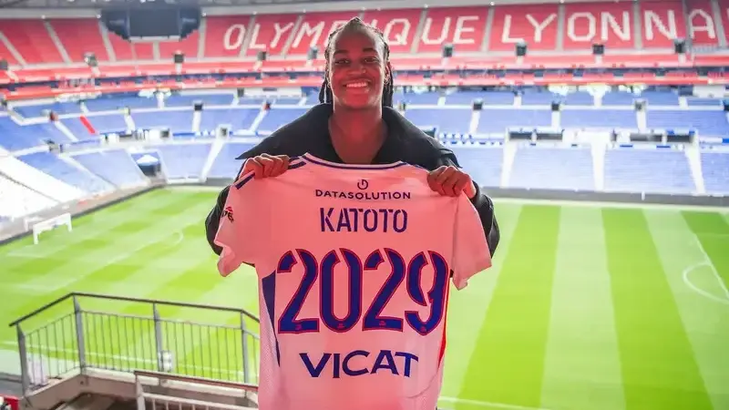 Marie-Antoinette Katoto is leaving PSG after 10 years for the main french rival