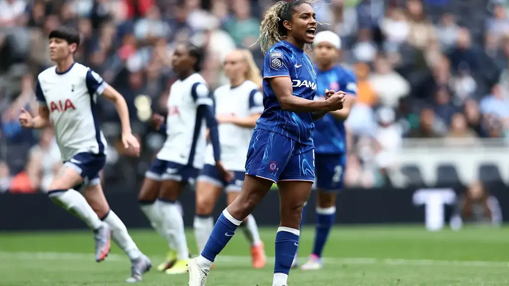 Penalty decides Chelsea's win over Tottenham 1:0