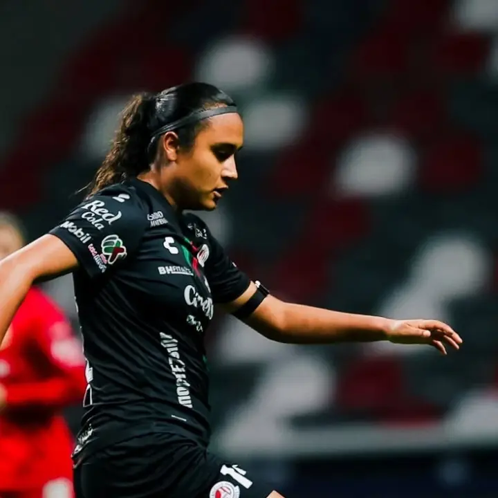 Mia Flores